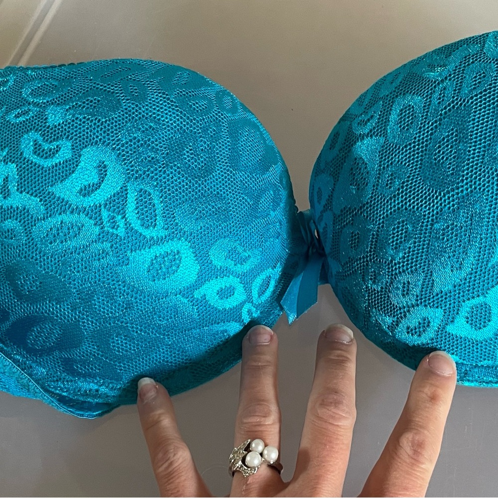 Elegant Lace Underwire Bra in Teal